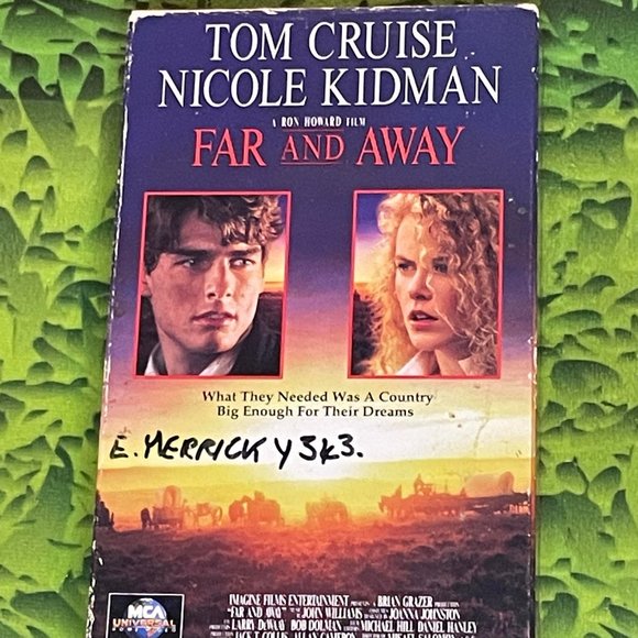 Far and Away VHS - Picture 1 of 1